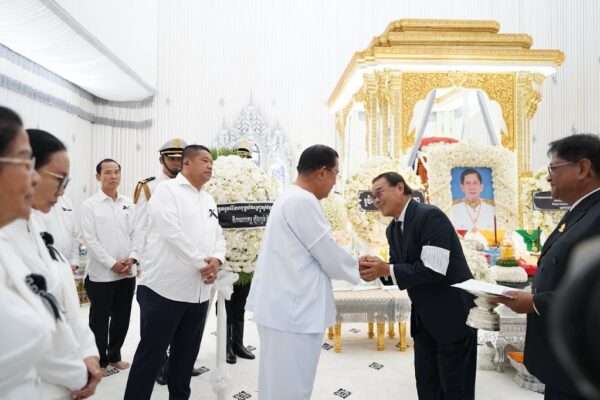 គណ:ប្រតិភូតំណាងគណបក្សភ្លើងទៀន និង គណ:បក្សឆន្ទះខ្មែរះញ្ជើញគោរពវិញ្ញាណក្ខន្ធសព ឯកឧត្តម អ្នកឧកញ៉ាឧត្តមមេត្រីវិសិដ្ឋ ហ៊ុន សាន